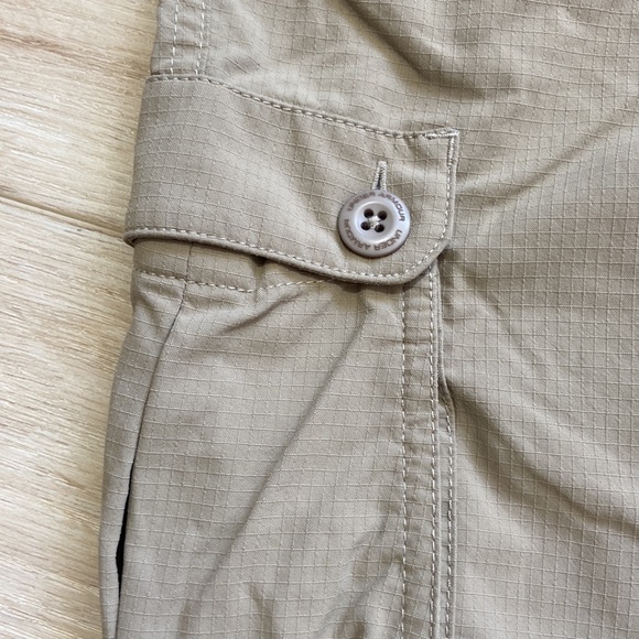 Under Armor loose fit cargo khaki short boys size xl w/ adjustable waiste - Picture 2 of 6